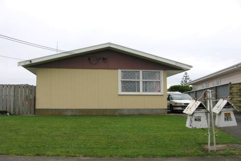 Photo of property in 20&20a Tararua Terrace, Cloverlea, Palmerston North, 4412