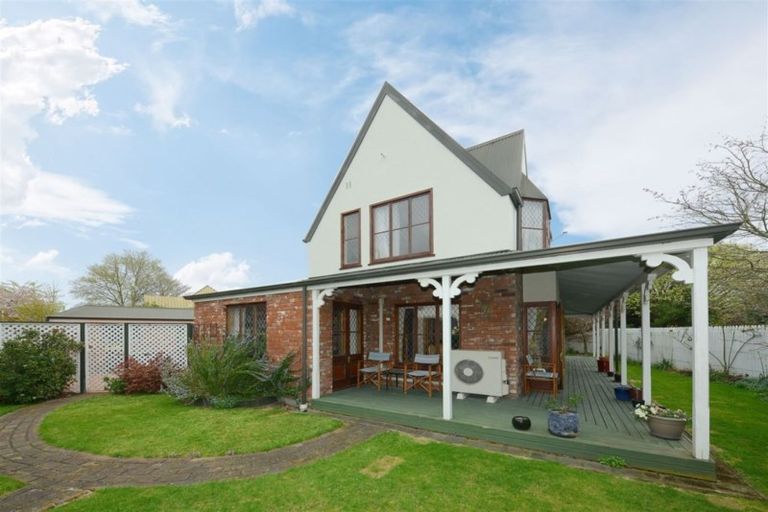 Photo of property in 16 Glenburn Place, Avonhead, Christchurch, 8042