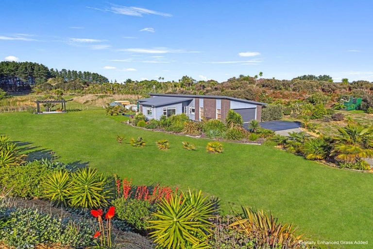 Photo of property in 76 Waitarere Rise Avenue, Waitarere, Levin, 5510