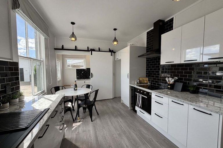 Photo of property in 10a Hereford Street, West End, Palmerston North, 4410