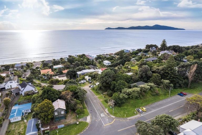 Photo of property in 18 Ocean Road, Paekakariki, 5034