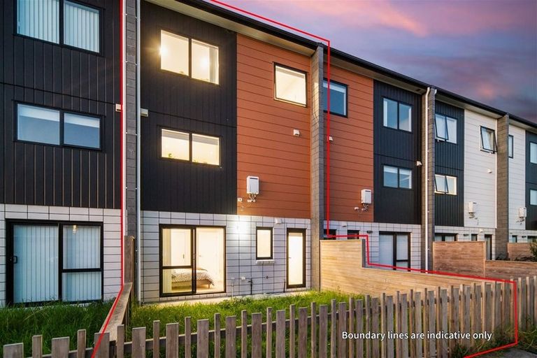 Photo of property in 18 Meritage Lane, Te Atatu South, Auckland, 0610