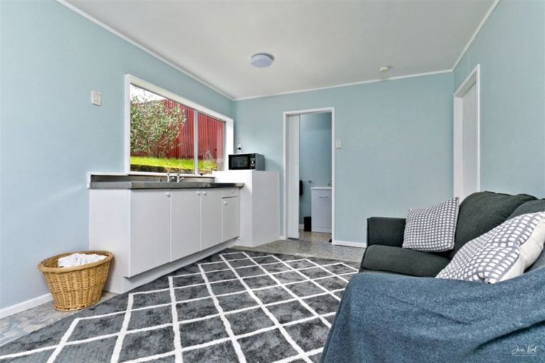 Photo of property in 19 Imperial Place, Henderson, Auckland, 0612