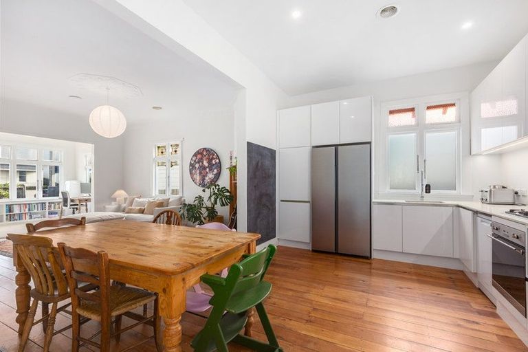 Photo of property in 137 Onepu Road, Lyall Bay, Wellington, 6022