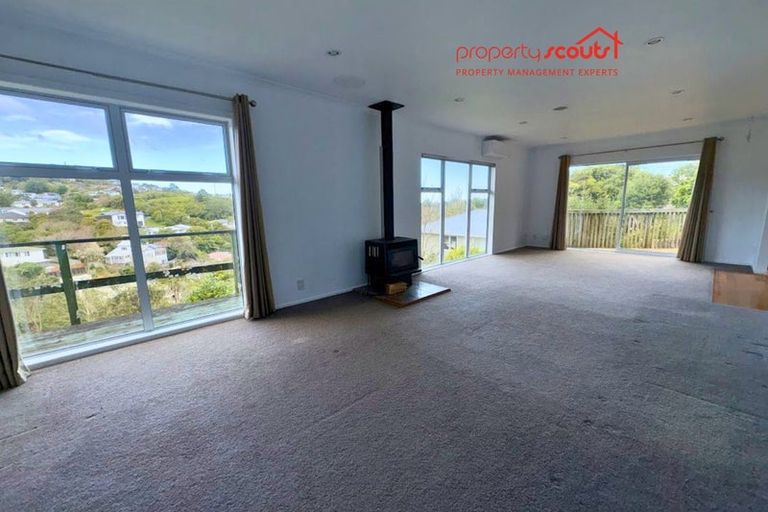 Photo of property in 145 Ruskin Road, Newlands, Wellington, 6037