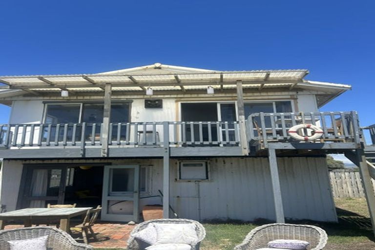 Photo of property in 228 Marine Parade, Otaki Beach, Otaki, 5512