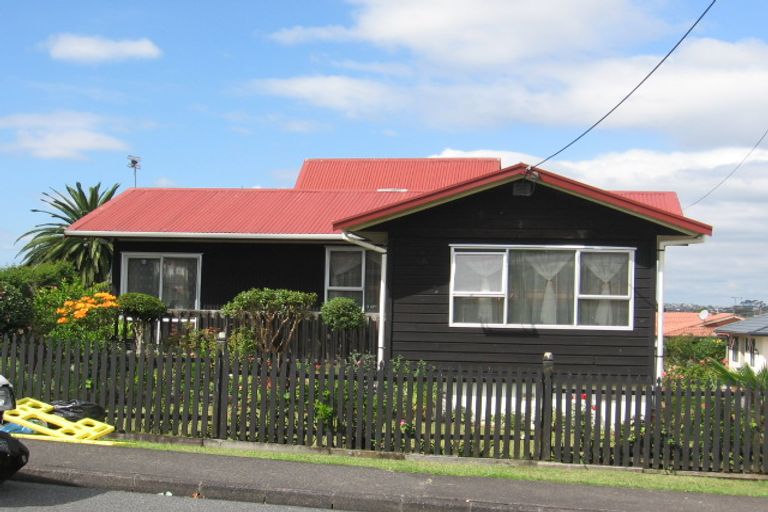 Photo of property in 2 Aotea Road, Glen Eden, Auckland, 0602