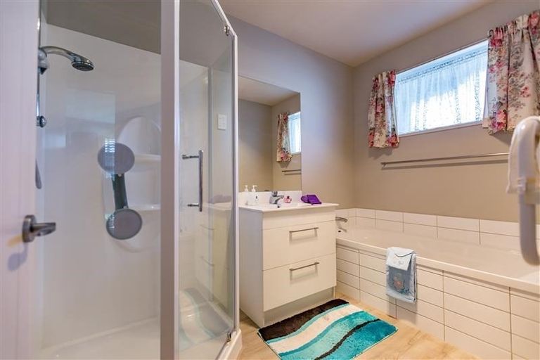 Photo of property in 27 Wilsons Road South, Saint Martins, Christchurch, 8022