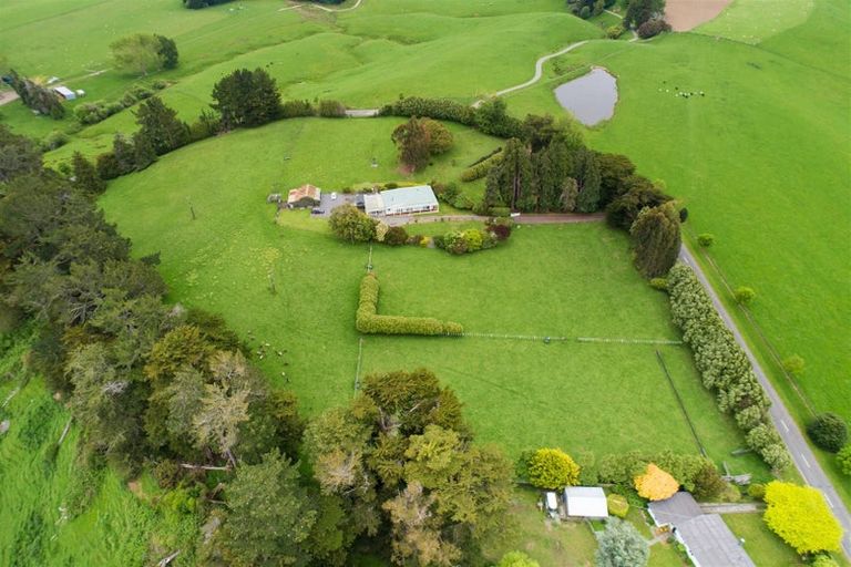 Photo of property in 375 Rangatira Road, Hunterville, 4786