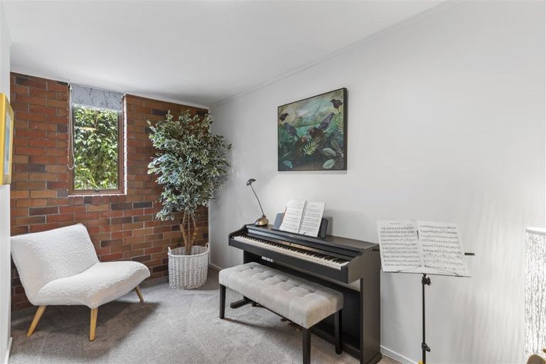 Photo of property in 60 Pacific Parade, Army Bay, Whangaparaoa, 0930