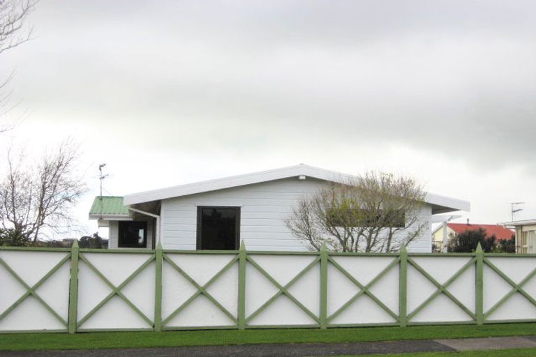 Photo of property in 14 Saint Ives Grove, Whalers Gate, New Plymouth, 4310