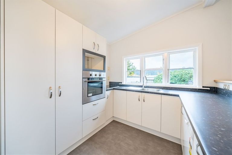 Photo of property in 2 Phar Lap Grove, Trentham, Upper Hutt, 5018