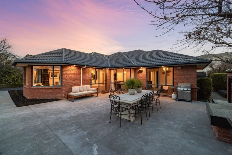 Photo of property in 32 Hussey Road, Harewood, Christchurch, 8051