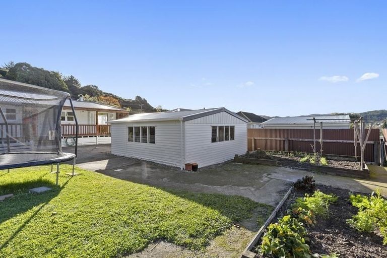 Photo of property in 15 Kowhai Street, Wainuiomata, Lower Hutt, 5014