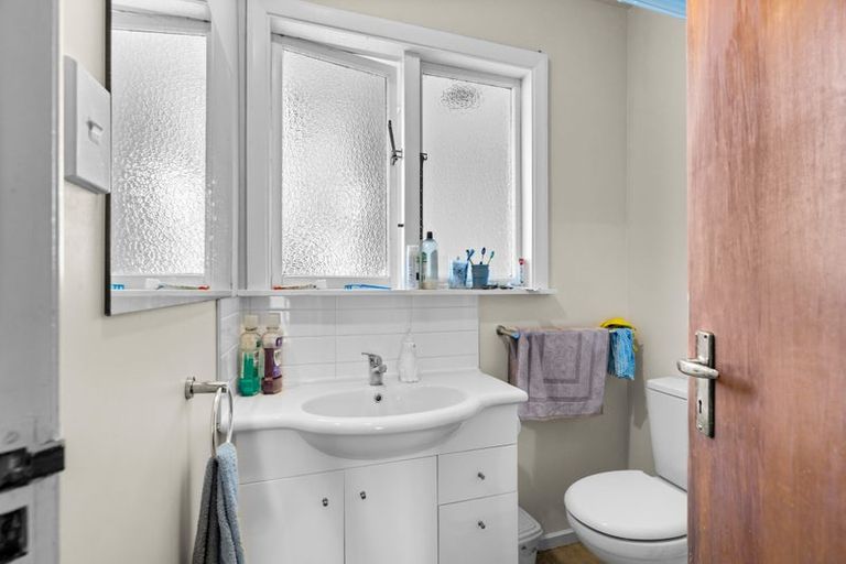 Photo of property in 12 Angela Street, Upper Riccarton, Christchurch, 8041