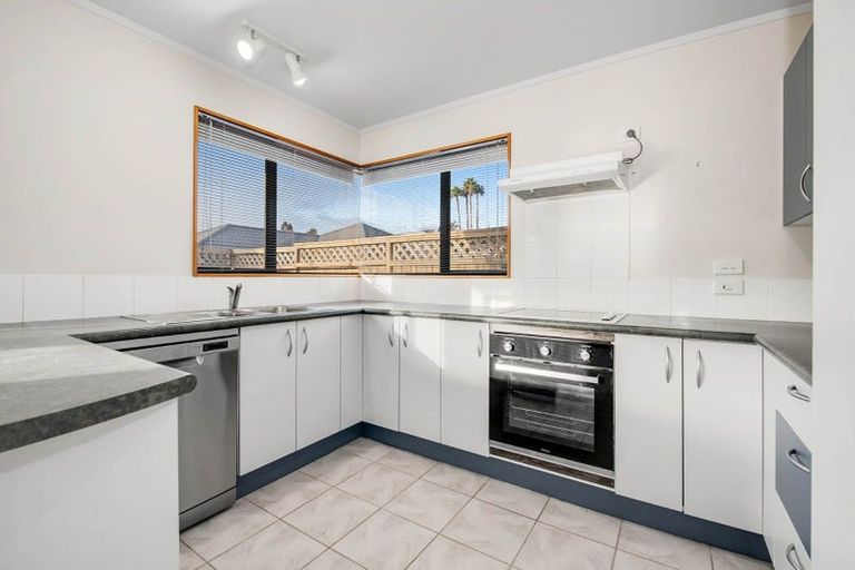 Photo of property in 10 Angel Way, Stanmore Bay, Whangaparaoa, 0932