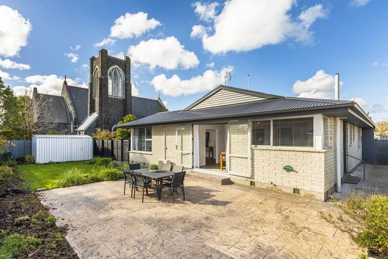 Photo of property in 2/3 Puriri Street, Riccarton, Christchurch, 8041