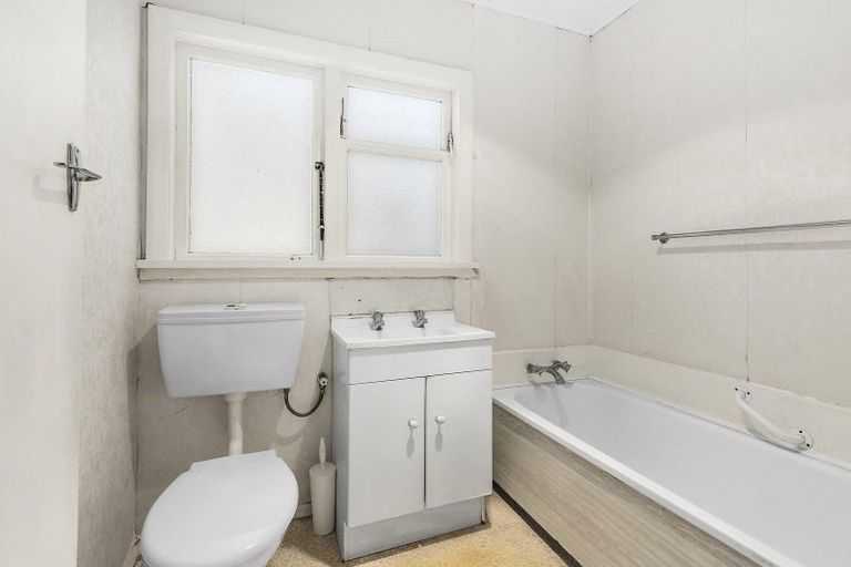 Photo of property in 2 Hudson Street, Island Bay, Wellington, 6023