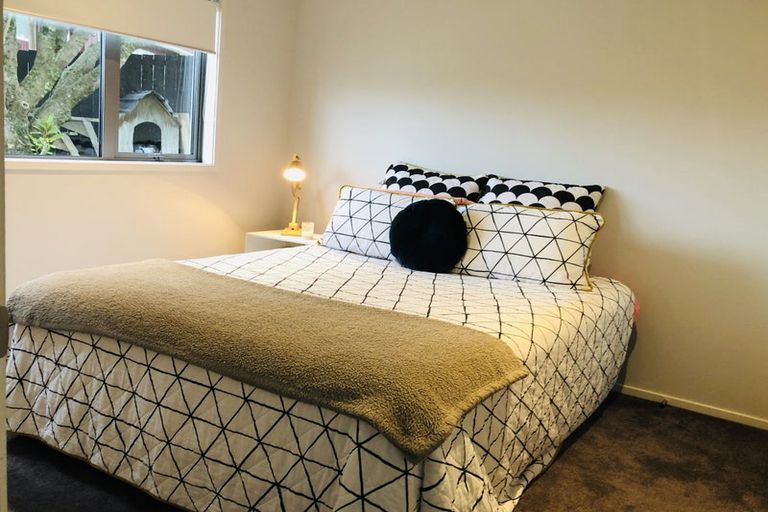 Photo of property in 560 Beach Road, Rothesay Bay, Auckland, 0630