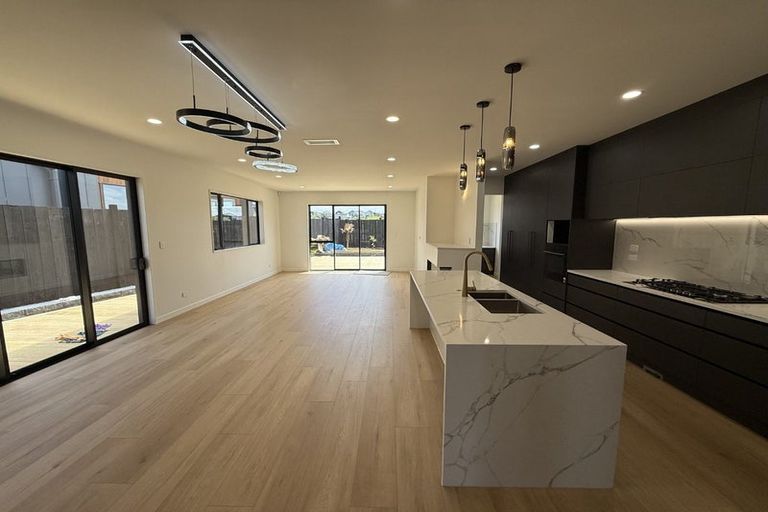 Photo of property in 21 Catalina Avenue, Rosehill, 2113