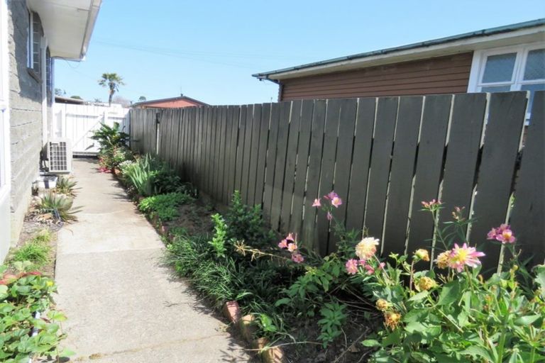 Photo of property in 25-27 Romilly Street, Westport, 7825