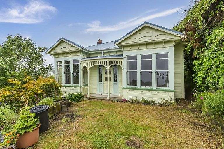 Photo of property in 39 Garden Road, Northland, Wellington, 6012