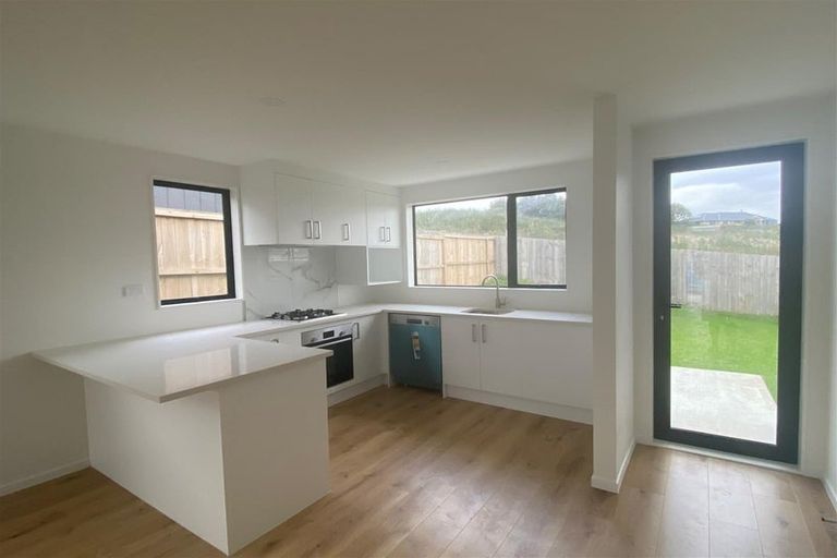 Photo of property in 25a Poruru Close, Papakura, 2110