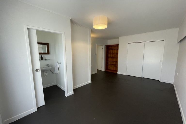 Photo of property in 37 Herekawe Drive, Spotswood, New Plymouth, 4310