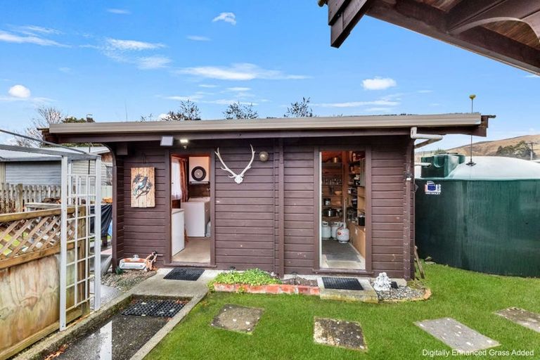 Photo of property in 39 Newburn Street, Waikaia, 9778