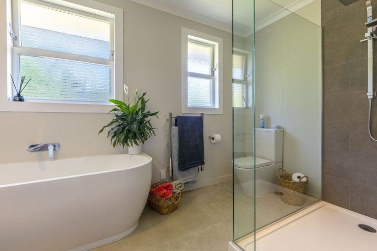 Photo of property in 18 Domain Road, Waipawa, 4210