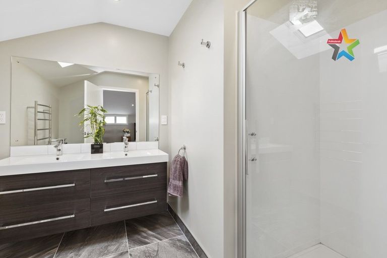 Photo of property in 27a Hardy Street, Waterloo, Lower Hutt, 5011