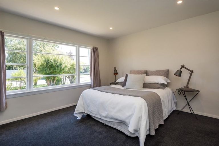 Photo of property in 240 Weston Road, Mairehau, Christchurch, 8052