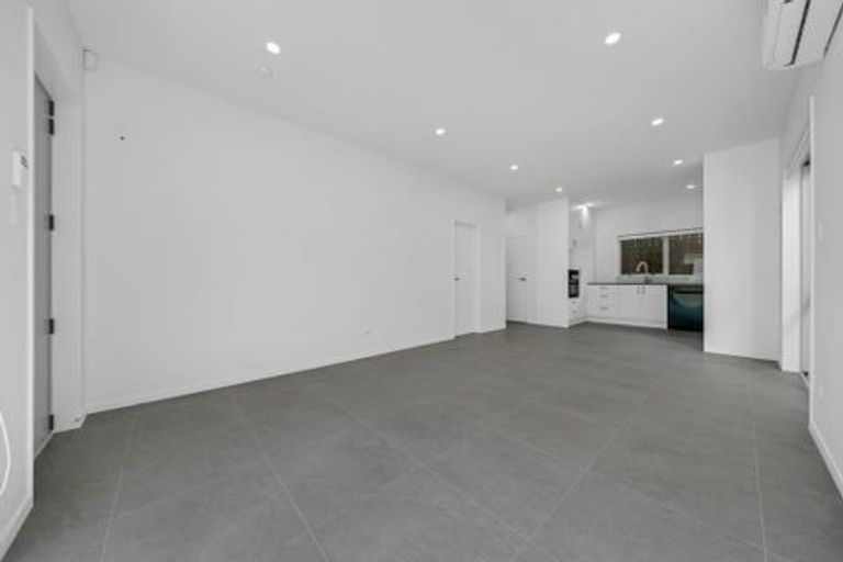 Photo of property in 9 Edgerton Road, Te Atatu Peninsula, Auckland, 0610