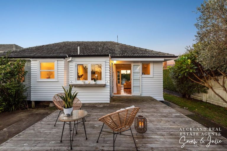 Photo of property in 422a Old Te Atatu Road, Te Atatu Peninsula, Auckland, 0610