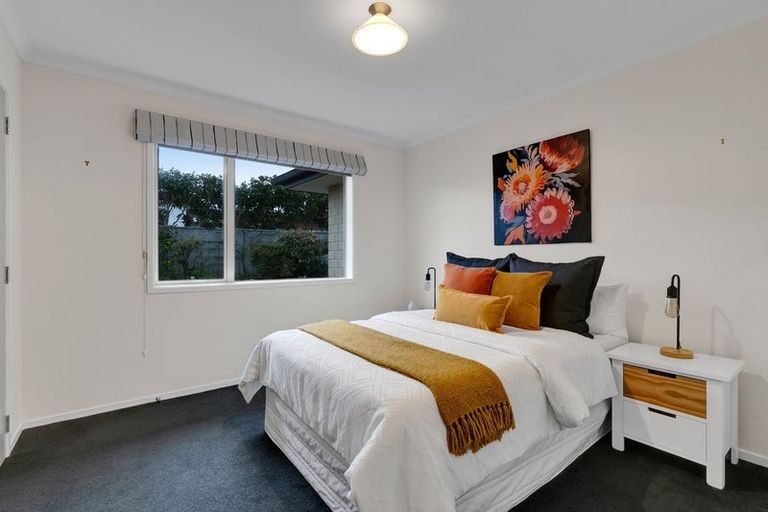 Photo of property in 6 Saint Andrews Parkway, Waiwhakaiho, New Plymouth, 4312