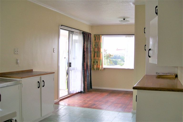 Photo of property in 72 Ruskin Road, Newlands, Wellington, 6037