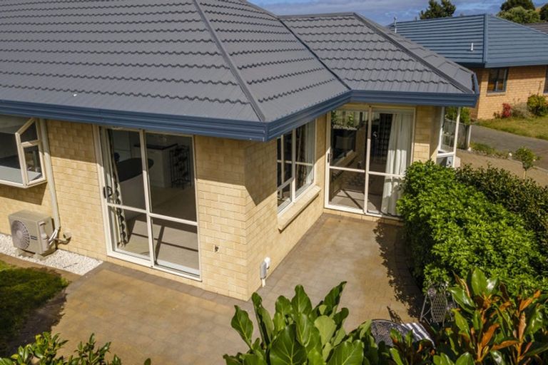 Photo of property in 17 Crown Hill, Paraparaumu, 5032
