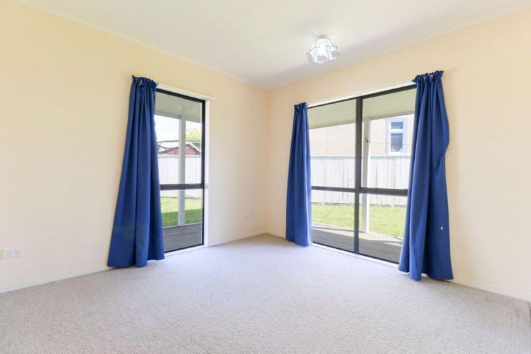 Photo of property in 75 Hillcrest Drive, Kelvin Grove, Palmerston North, 4414