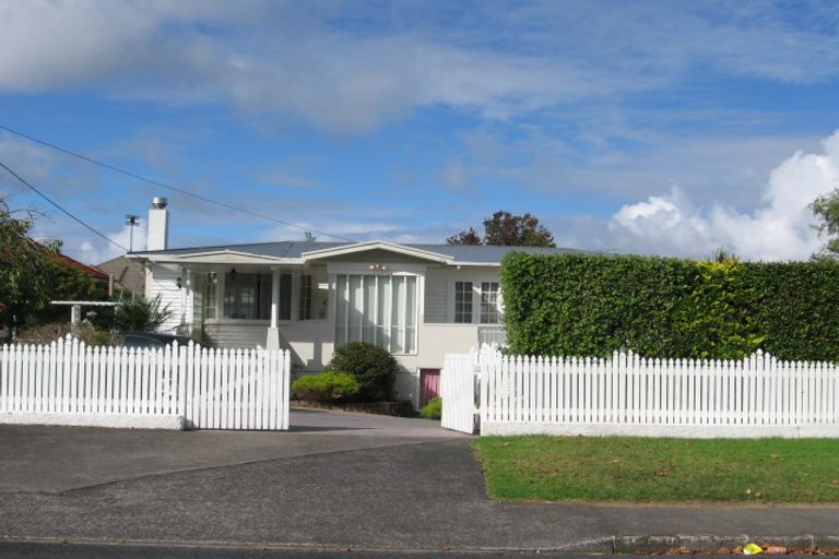 Photo of property in 17 Graham Avenue, Te Atatu Peninsula, Auckland, 0610