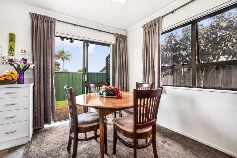 Photo of property in 2/24 Grove Road, Papakura, 2110