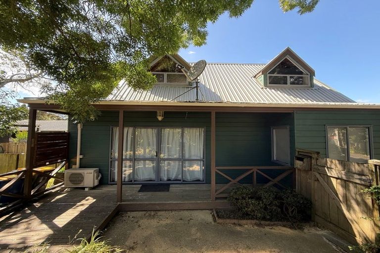 Photo of property in 1/22 Valecrest Place, Bayview, Auckland, 0629