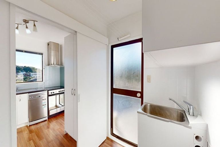 Photo of property in 41a Sunhaven Drive, Newlands, Wellington, 6037