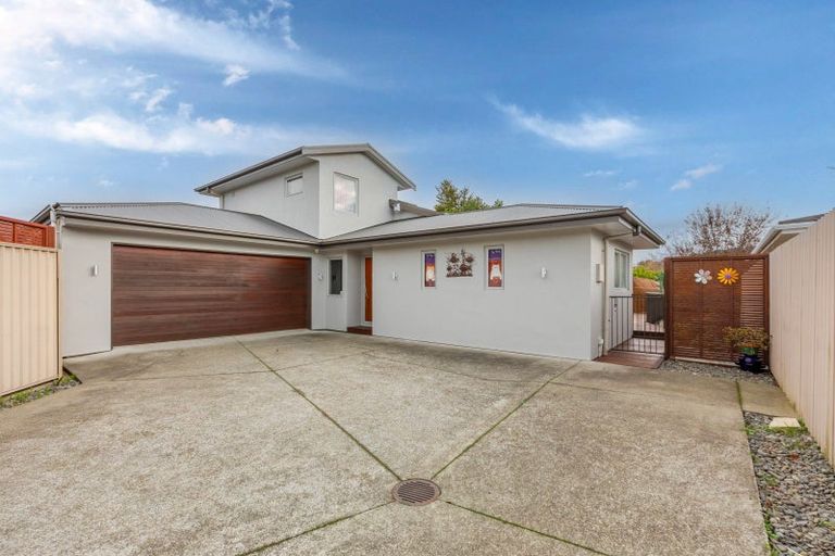 Photo of property in 13a Cambridge Terrace, Taradale, Napier, 4112