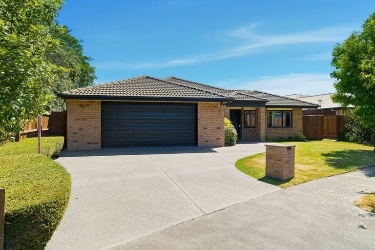 Photo of property in 15 Blowers Place, Halswell, Christchurch, 8025