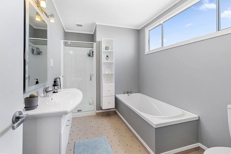 Photo of property in 52 Akaroa Drive, Maupuia, Wellington, 6022