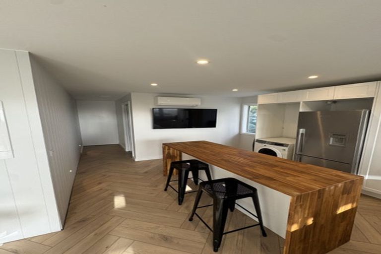 Photo of property in 174 Nevay Road, Karaka Bays, Wellington, 6022