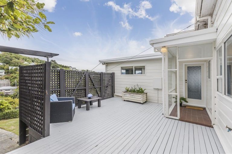 Photo of property in 13 Tanera Crescent, Brooklyn, Wellington, 6021