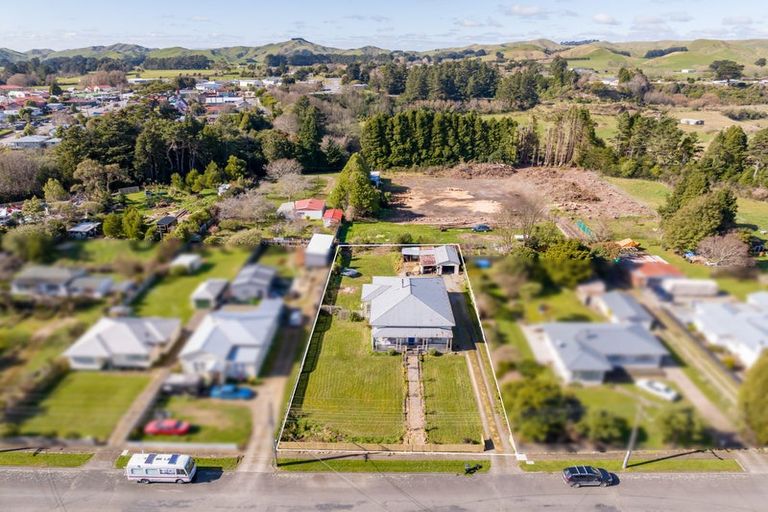 Photo of property in 7 Stanly Street, Eketahuna, 4900