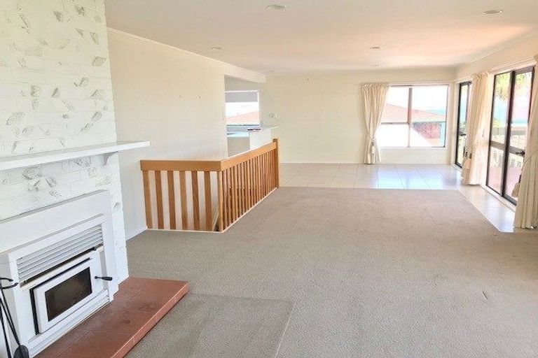 Photo of property in 106a Stanley Point Road, Stanley Point, Auckland, 0624