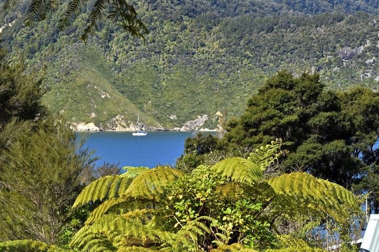 Photo of property in 26 Kamahi Road, Tennyson Inlet, 7195